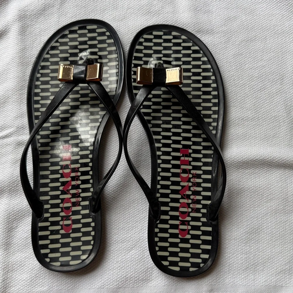 Coach Landon Jelly Thong Sandals With Gold Metal Bow Size 7 - Picture 2 of 10